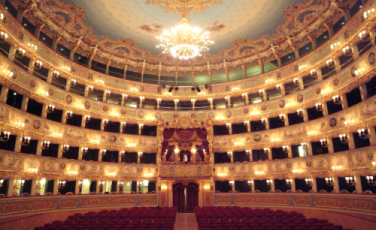 Distribuzione dei tagliandi per la Fenice Distribuzione dei tagliandi per la Fenice