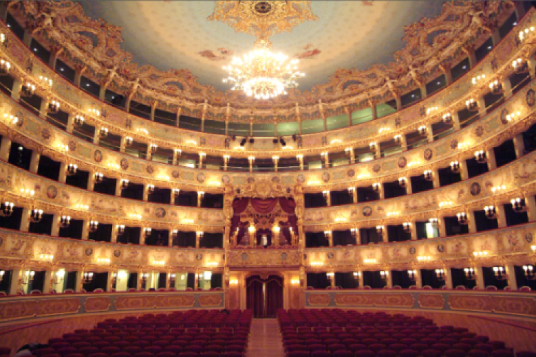 Distribuzione dei tagliandi per la Fenice Distribuzione dei tagliandi per la Fenice