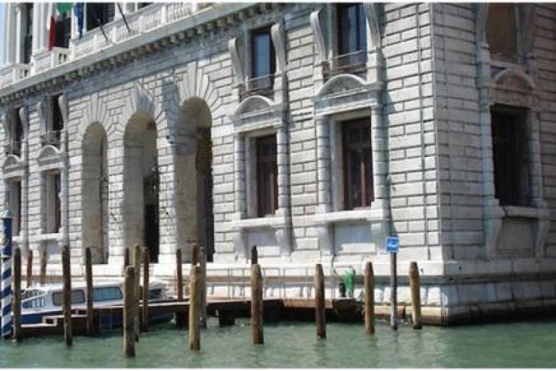 Ca' Corner della Ca' Granda particolare ingresso d0'acqua